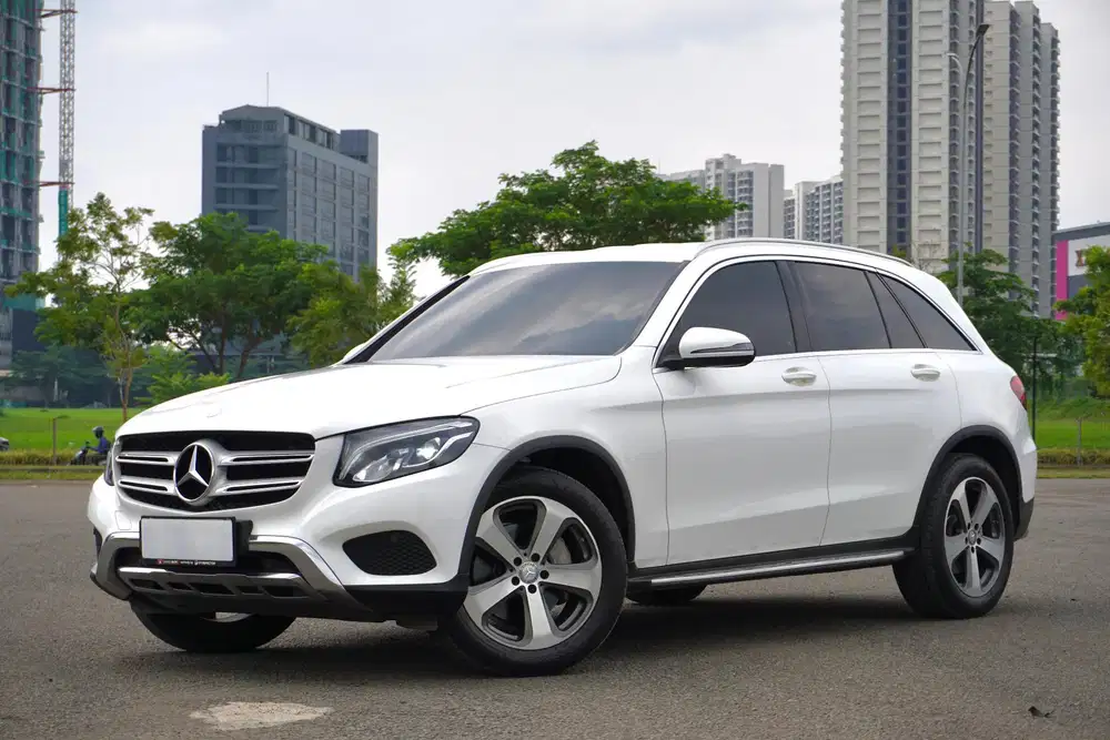 Mercedes Benz GLC250 
4MATIC Exclusive Line
CKD 2016