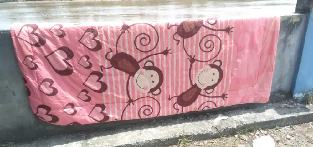 Di jual laku brp ukuran 120x200 bed caver,alas kasur  ori dan asli