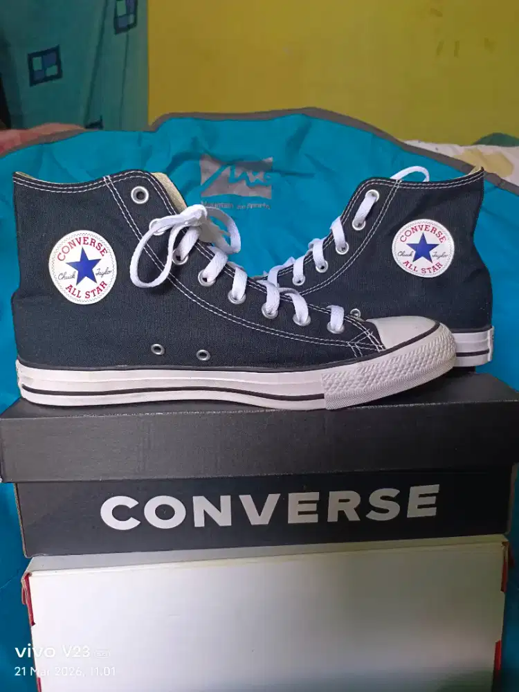 SEPATU CONVERSE CLASSIC  KONDISI BARU BUKAN PL/SECOND