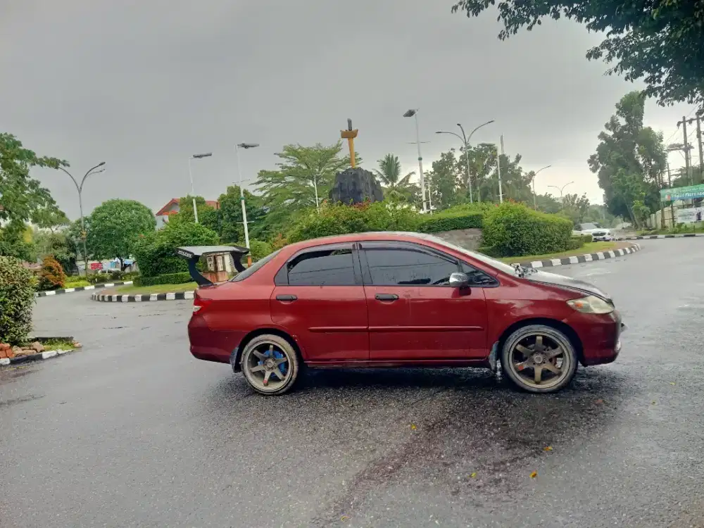 Di jual mobil Honda city tipe tertinggi triptronik ,