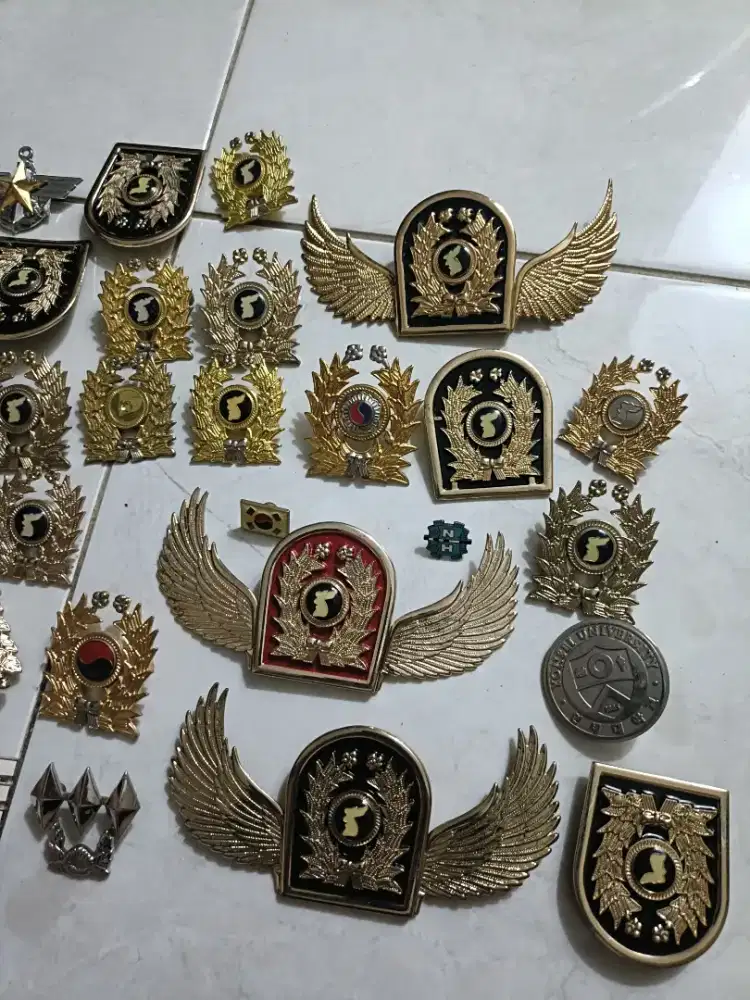 Kolektor bros tentara jaman dahulu