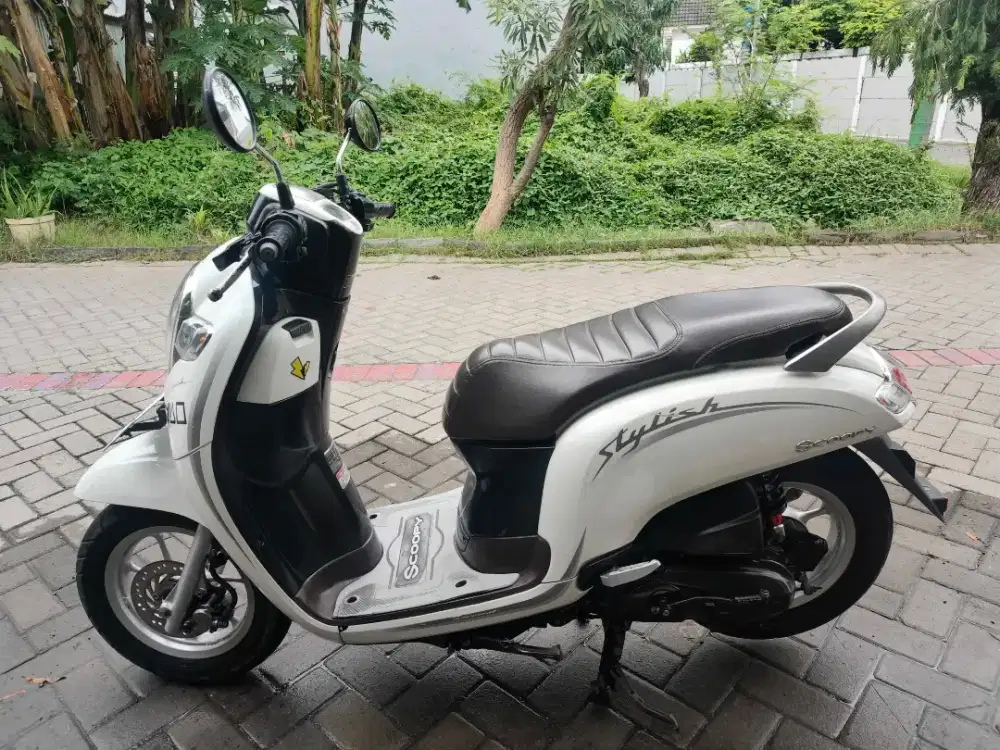 SCOOPY STYLISH PUTIH 2019