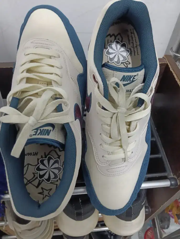 Sepatu Nike no minus