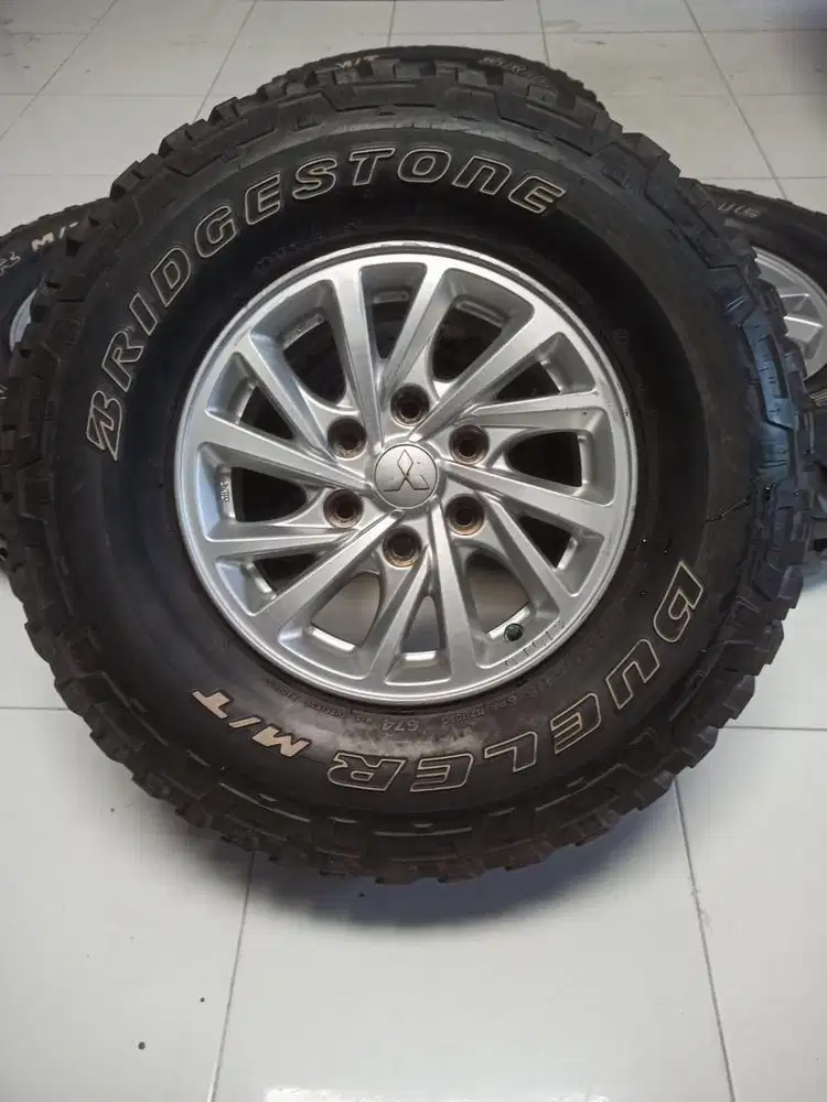 Velg OEM Pajero Sport R16 plus Ban Bridgestone