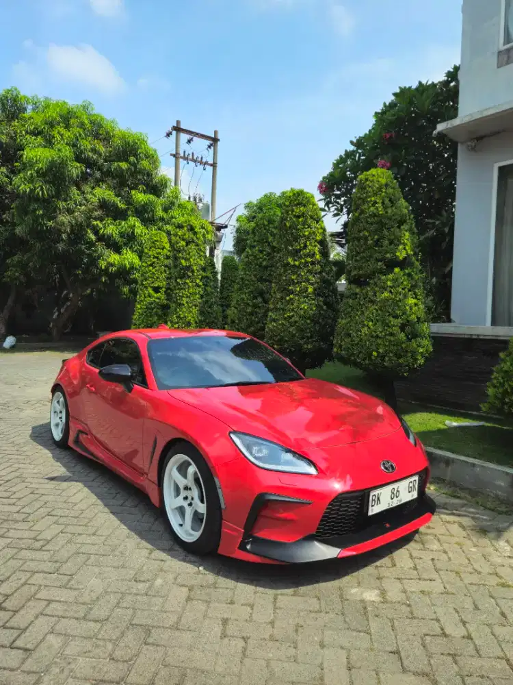 Toyota GR86 tahun 2023 matic warna merah