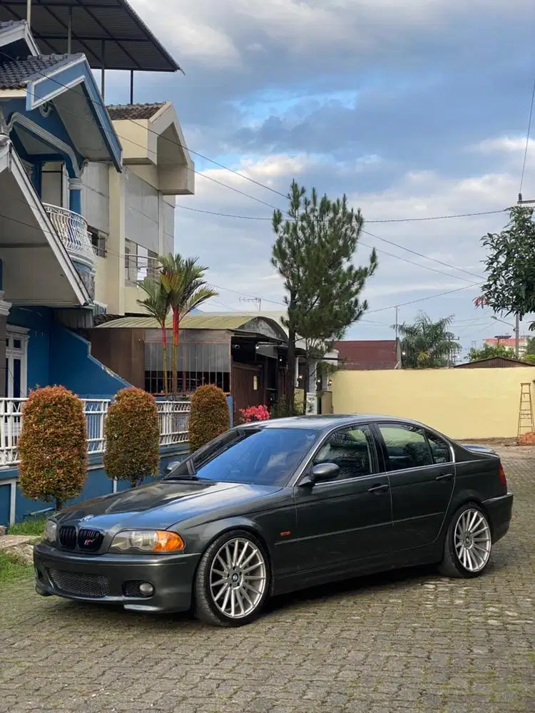 BMW E46 325i siap harian