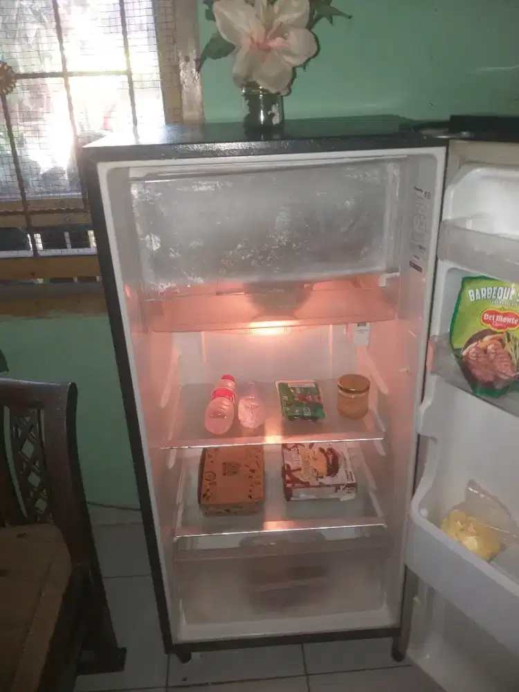 Kulkas 1 pntu beku dngin cpt baru 2 th an mulus free lalamove dkt