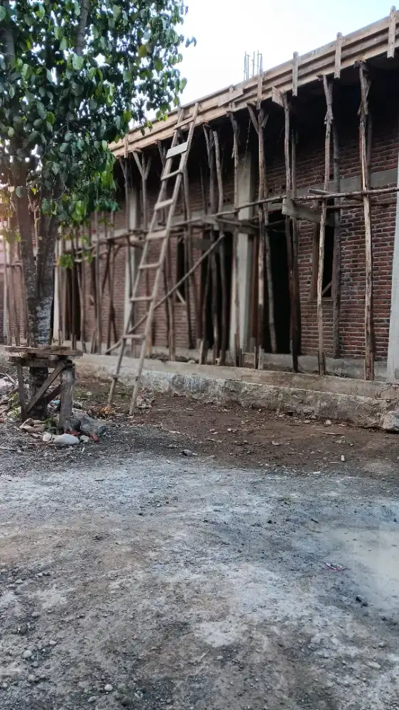 Kayu bekas cor rumah kos