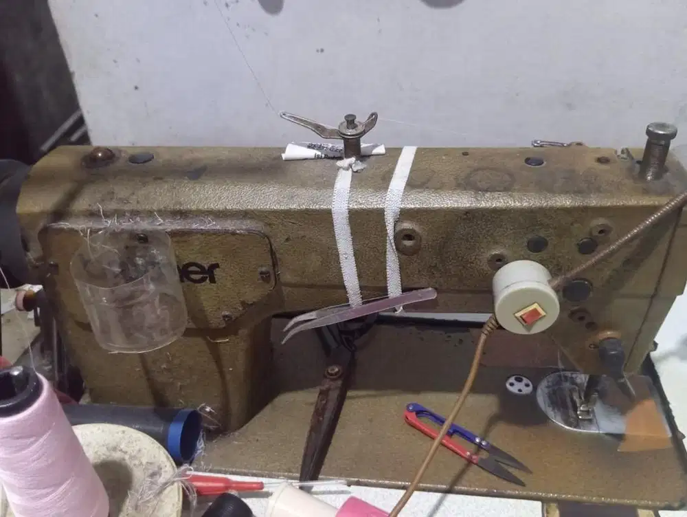 Dijual 2 pcs Set mesin jahit merk Brother dinamo yuasa.