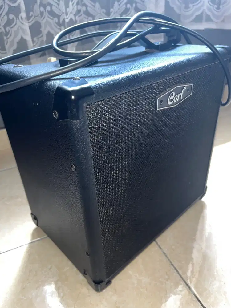 Amplifier Cort cm20b