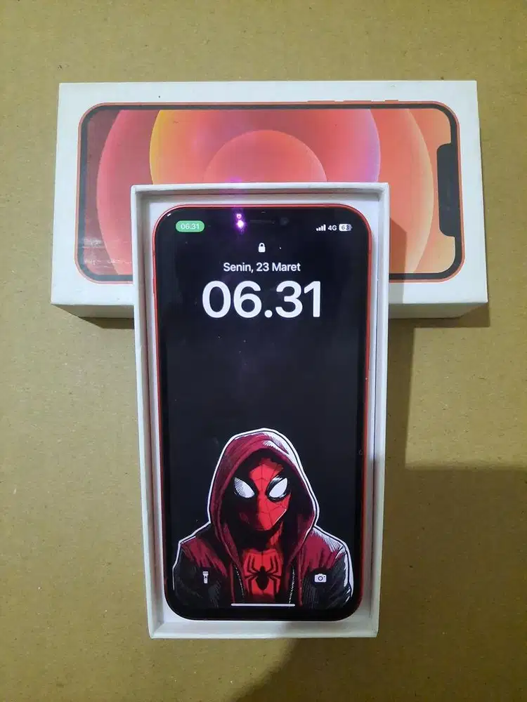 Iphone 12/64 Red