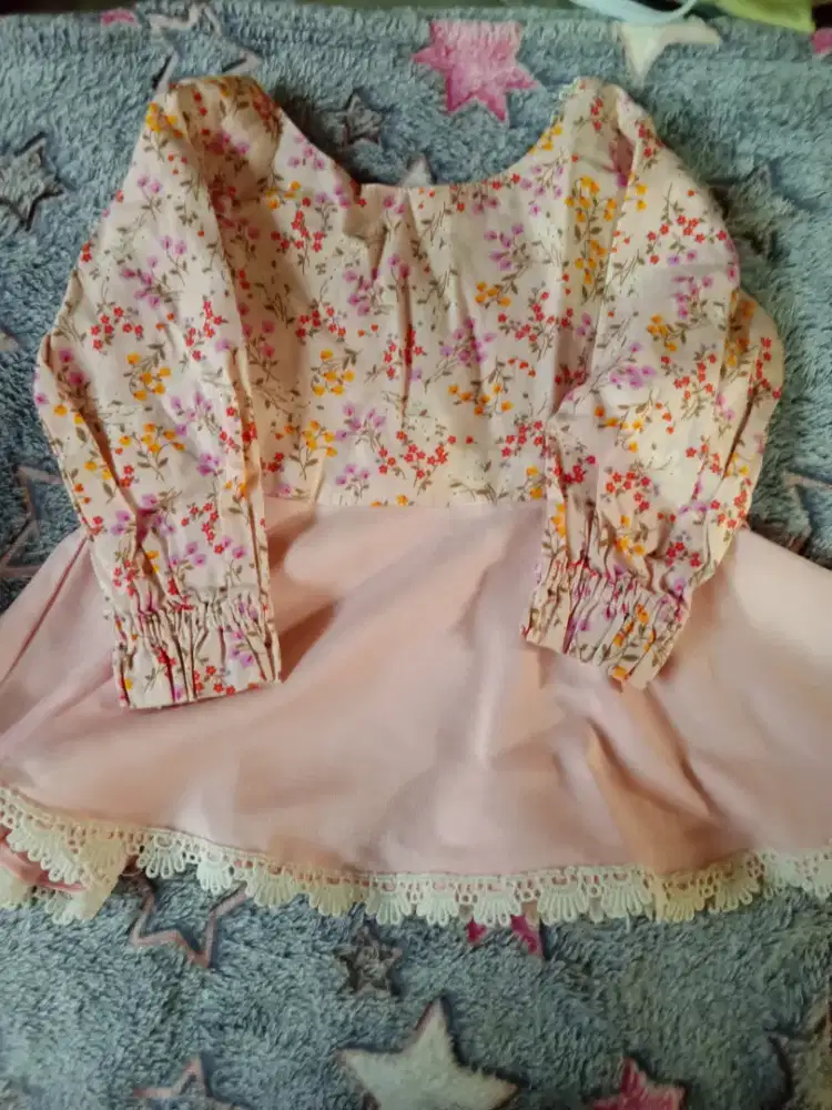 Pakaian bayi perempuan ukuran 3-6 bulan