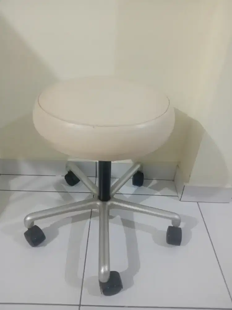 Kursi putar 180 derajat