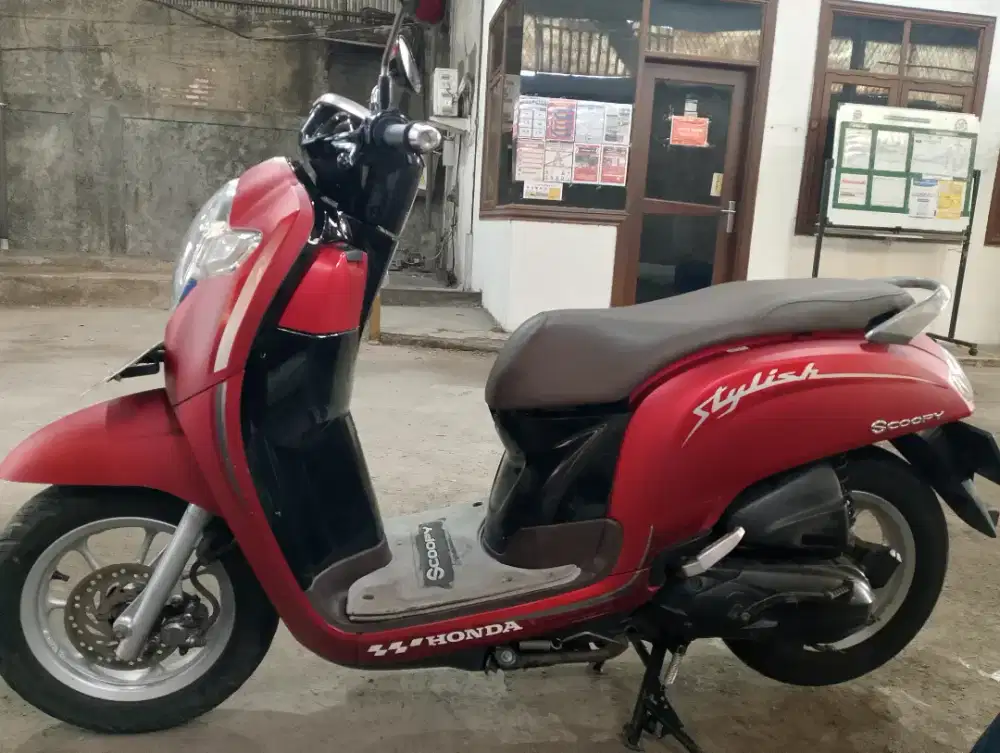 Scoopy 2018 Stylish Merah Dof
