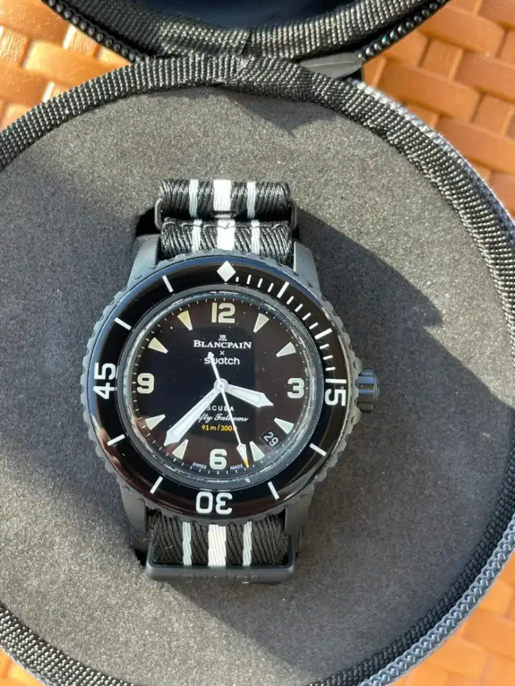 Jam tangan Swatch X Blancpain black edition.