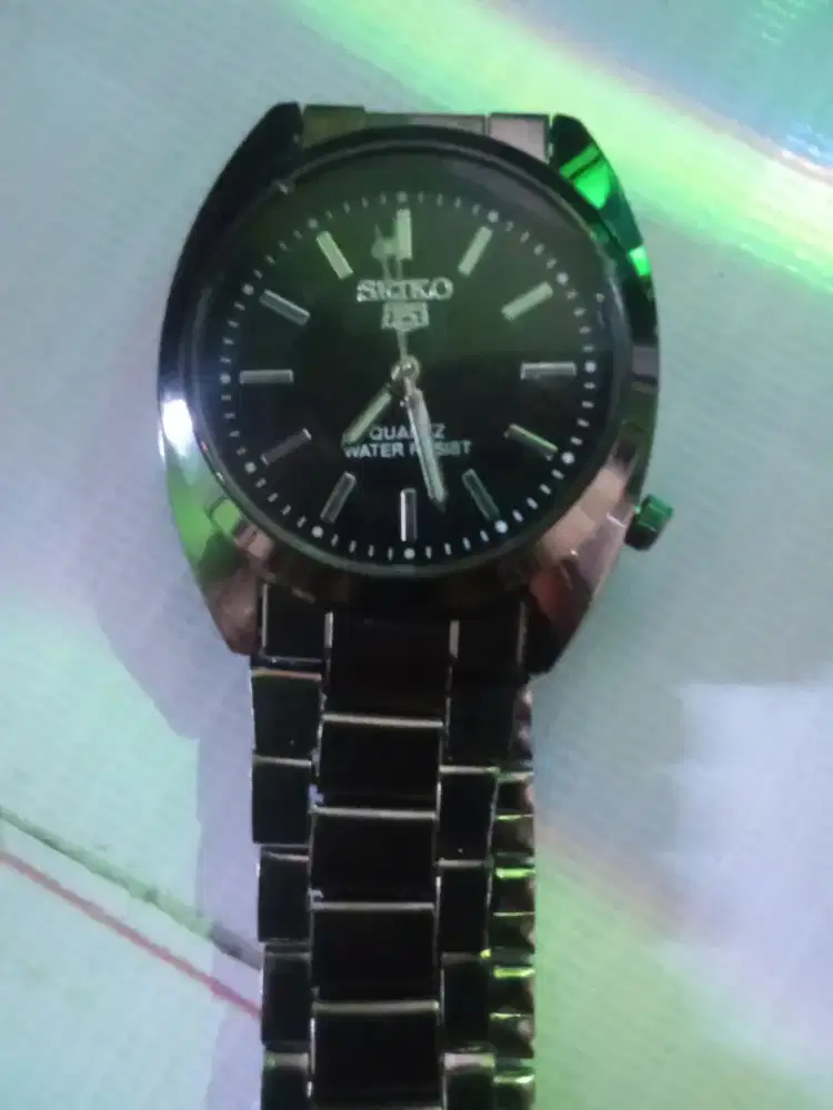 Jam tangan Seiko hitam