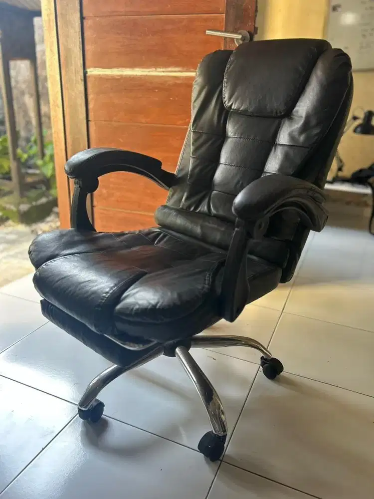 Kursi Kantor Director Series  Kenyamanan Maksimal & Fitur Reclining!