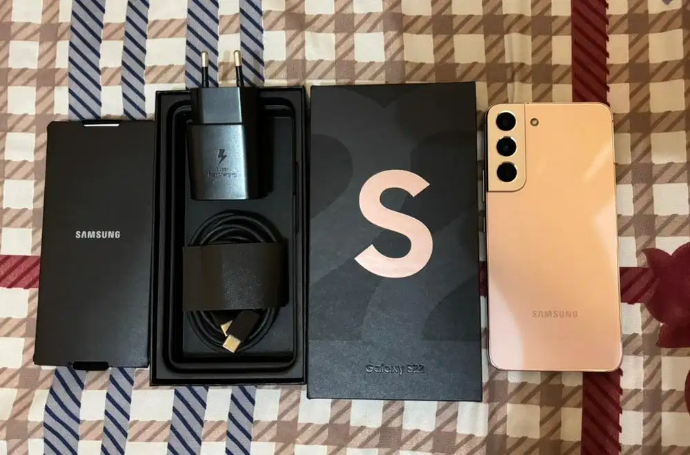 Samsung S22 8/128GB Warna Pink Gold