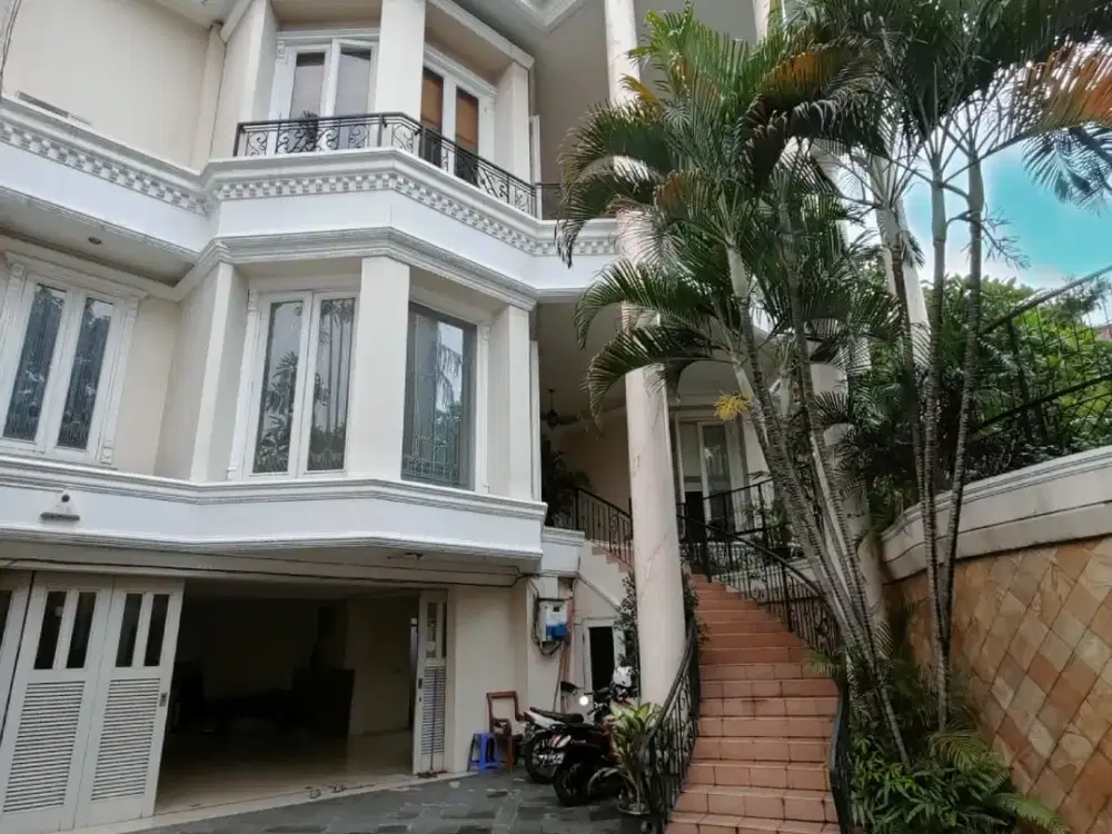 Rumah mewah 5KT ada pool di kemang, Jakarta Selatan   ( PR)