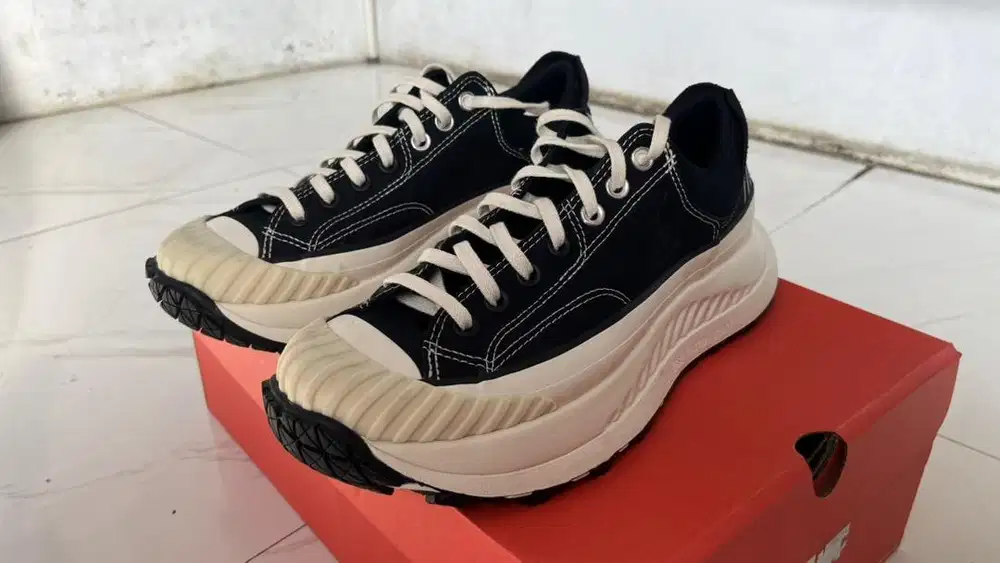 Sepatu Converse Chuck 70 - CX OX