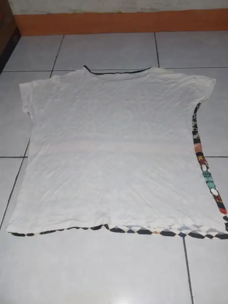 Baju atasan cewek, ada 3pcs model, merk zara, i pain, size L45cm P65cm