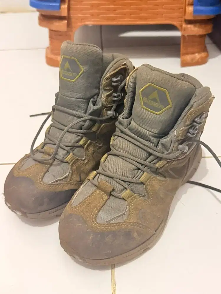 Sepatu Hiking Eager