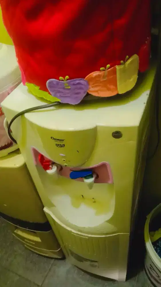 Dispenser bisa panas dingin air es