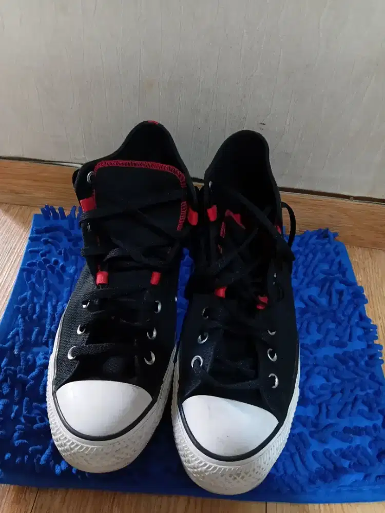 DIJUAL SEPATU CONVERSE SIZE 45 ORI