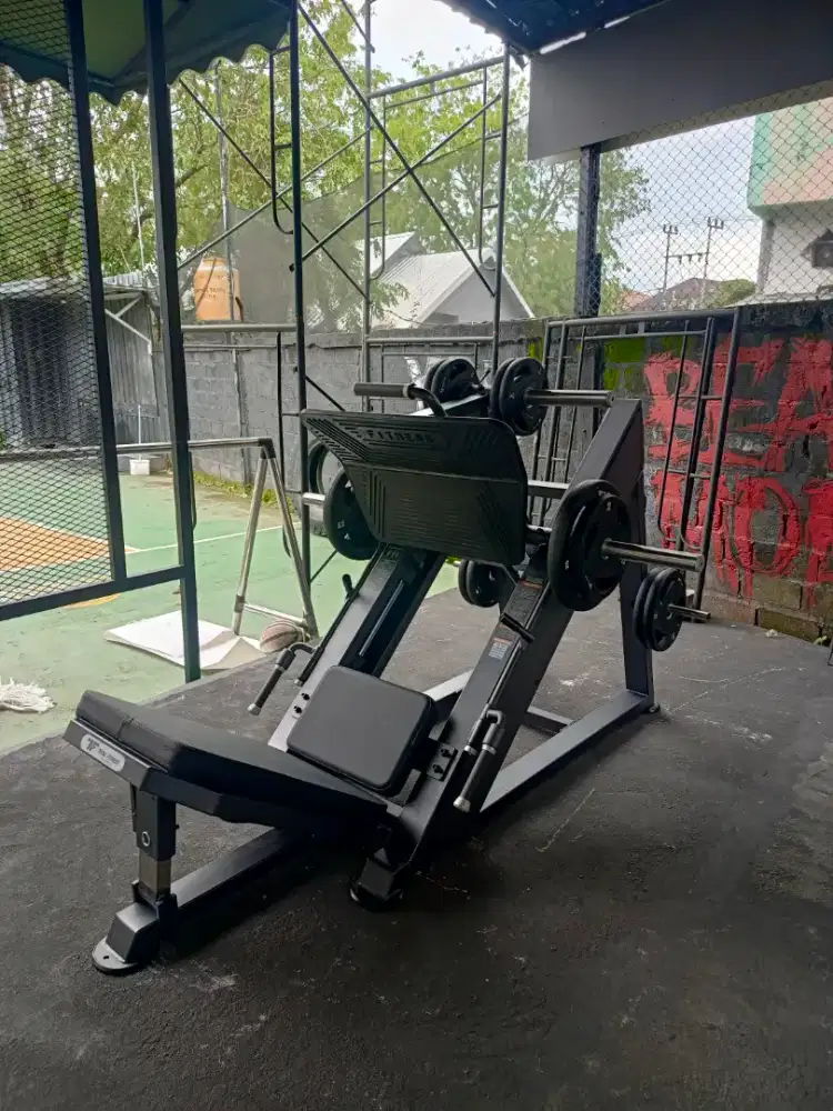 Barang ready di toko ya leg press Commersil