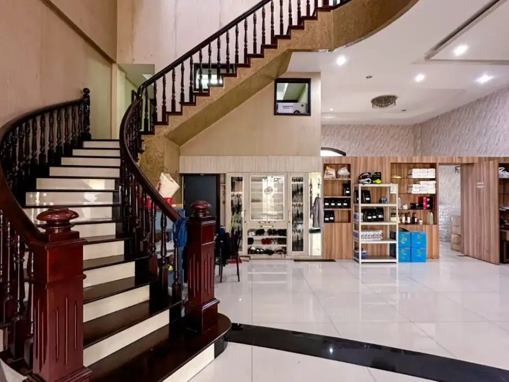 Villa di Jalan Hang Tuah ( KH. Zainul Arifin )