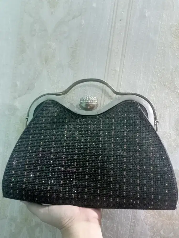 Tas kondangan warna hitam