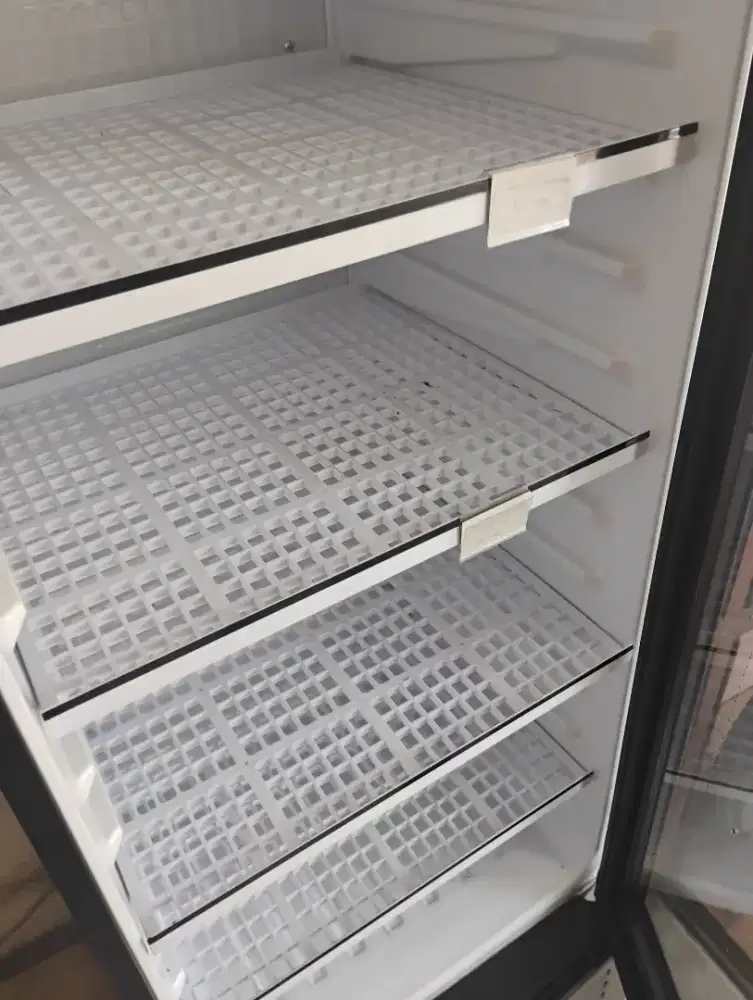 Jual showcase frigate