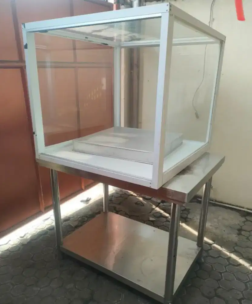 Estalase kaca jualan