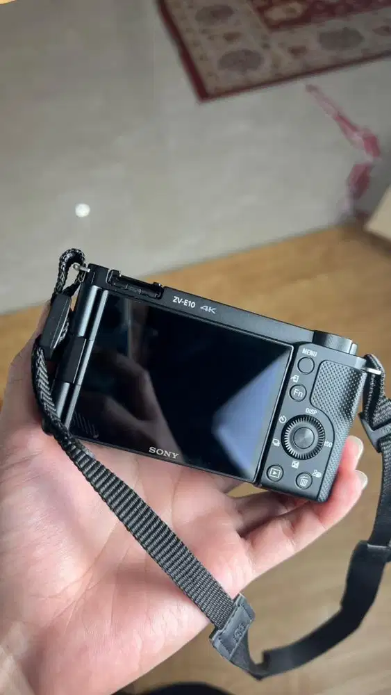 Kamera Sony ZV-E10 Fullsett Garansi Aktif Like New SC Under 500