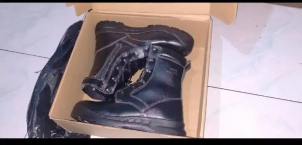 Sepatu boot PDL