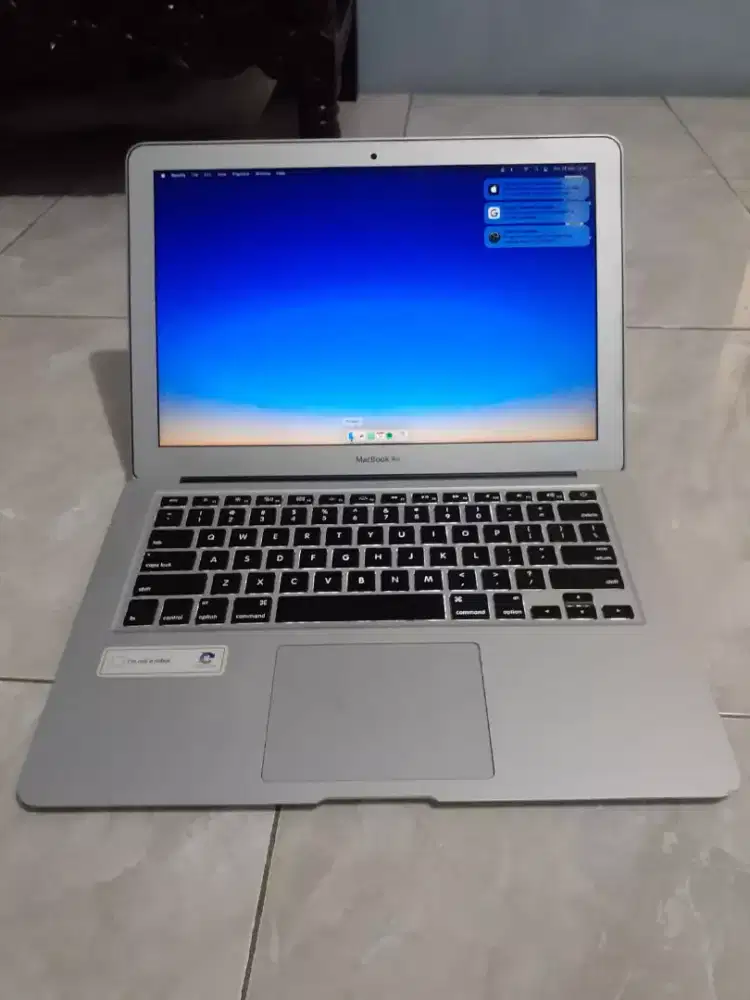 Di jual Laptop MacBook Air 2017 Vore i5
