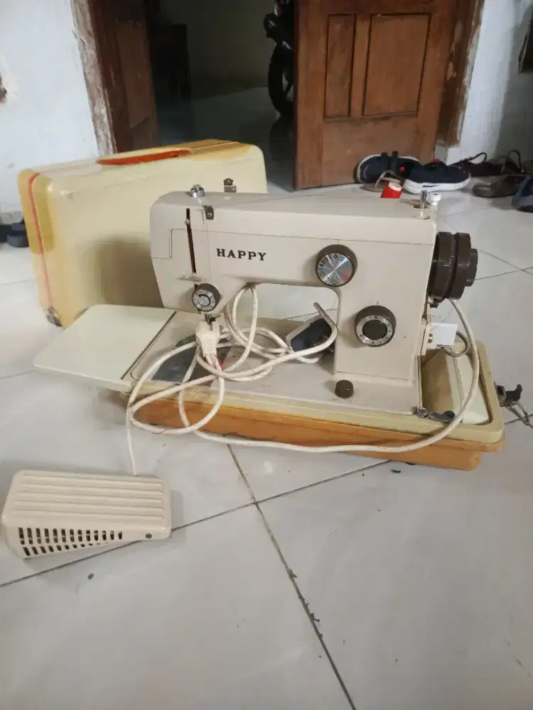 Mesin jahit olimpia lengkap koper nya murah bisa barter hp bekas