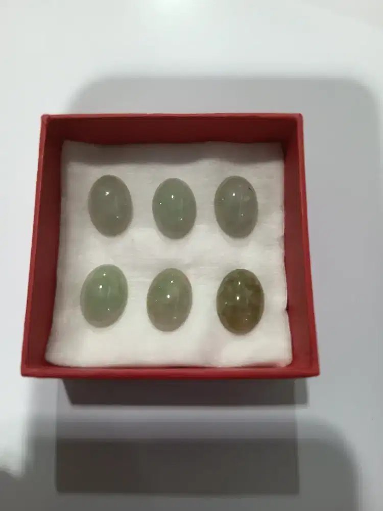 Batu Giok Liontin dan Batu Cincin Giok