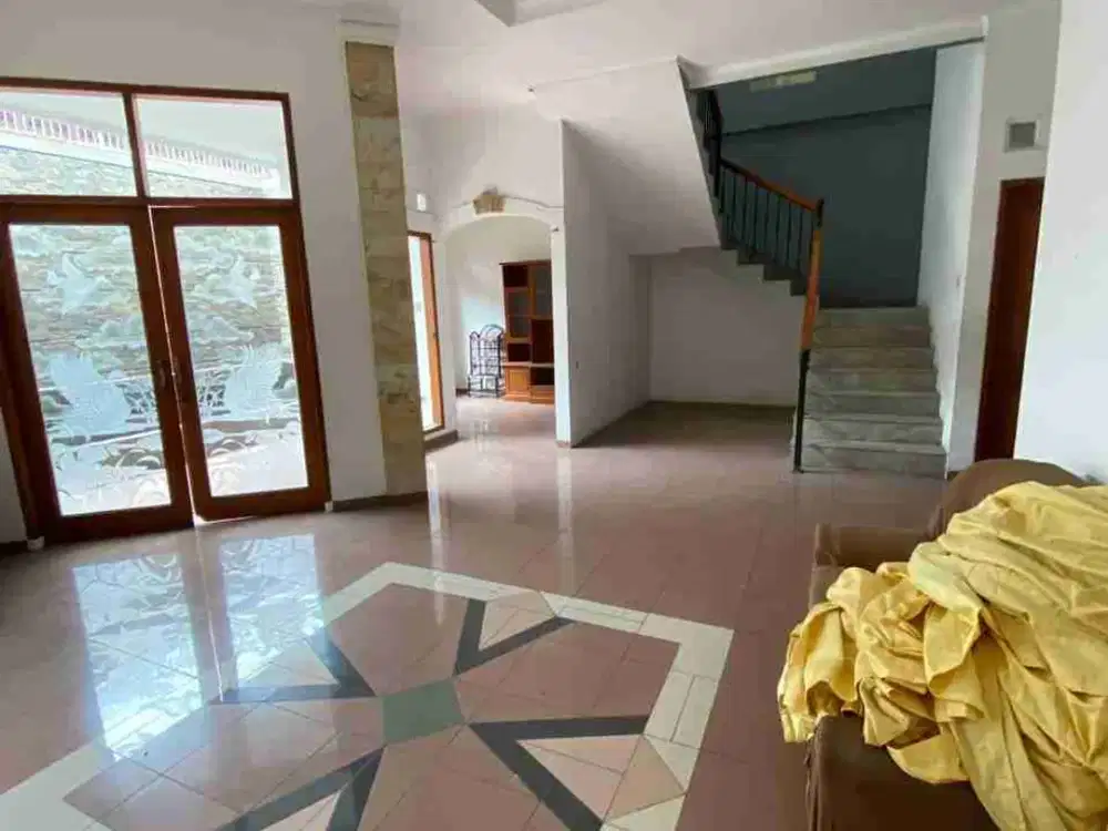 SEWA RUMAH LUAS BANGET TERAWAT PERMATA INDAH (LN)