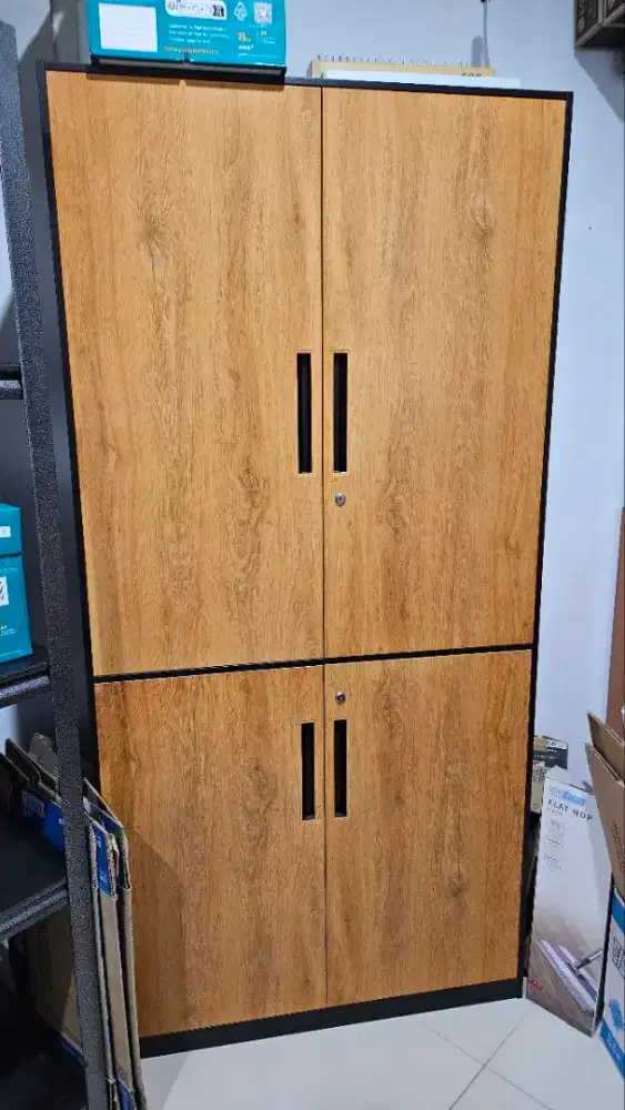 Kabinet besi(hampir baru)