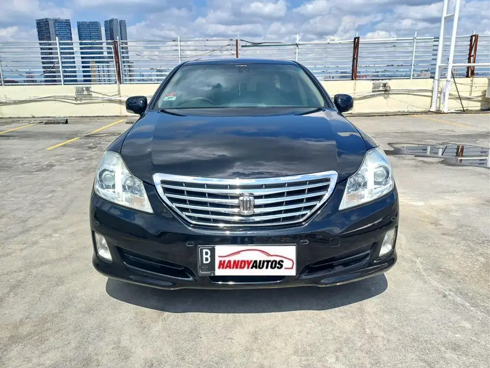 Toyota Crown Royal Sallon Tahun 2009 Automatic Hitam