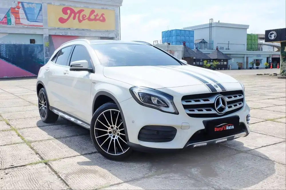 DP Minim Mercedes Benz GLA 200 AMG 2018 Line Edition 50 Panoramic
