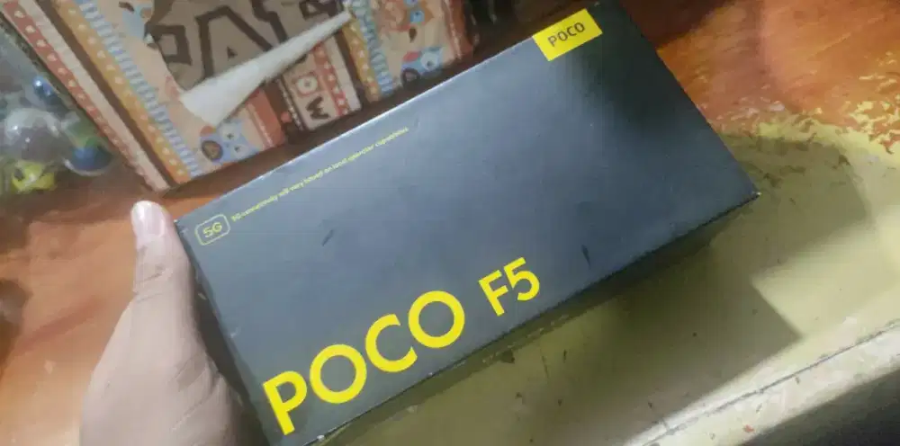 Jual santai poco f5 + minus pemakaian aja (box+charger ori) ram 12/256
