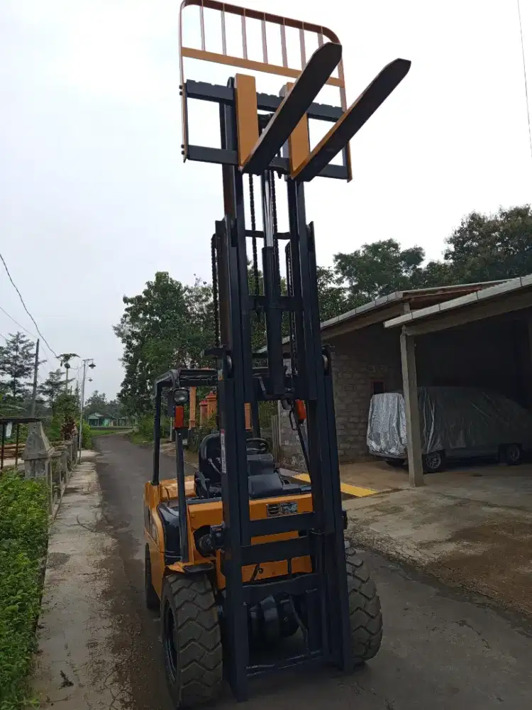 Forklift 3 Ton 2020 Mast Three lift Diesel Istimewa