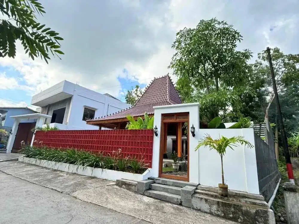 Disewakan bangunan rumah konsep joglo