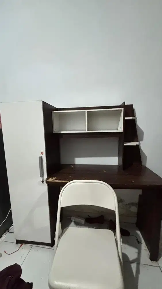 JUAL CEPAT BU 1 SET MEJA BELAJAR + LEMARI DAN KURSI