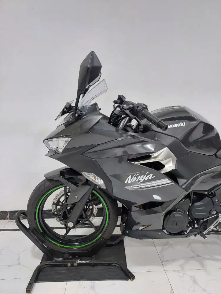 KM 4 RIBU ! Kawasaki Ninja 250 Fi FULL ORIGINAL LIKE NEW 2022 bulan 7