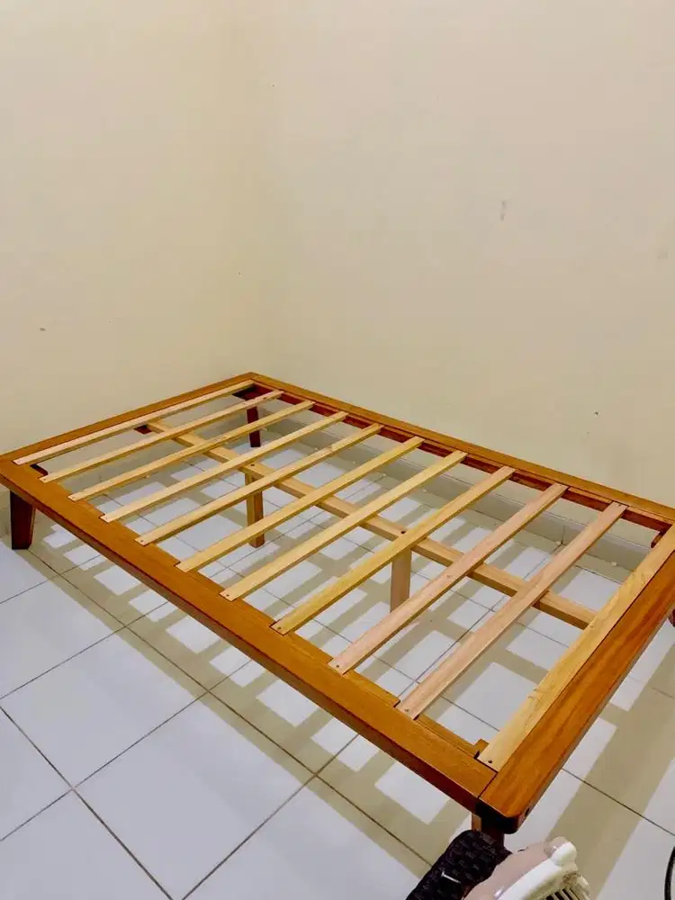 Dipan Kasur Kayu Jati
