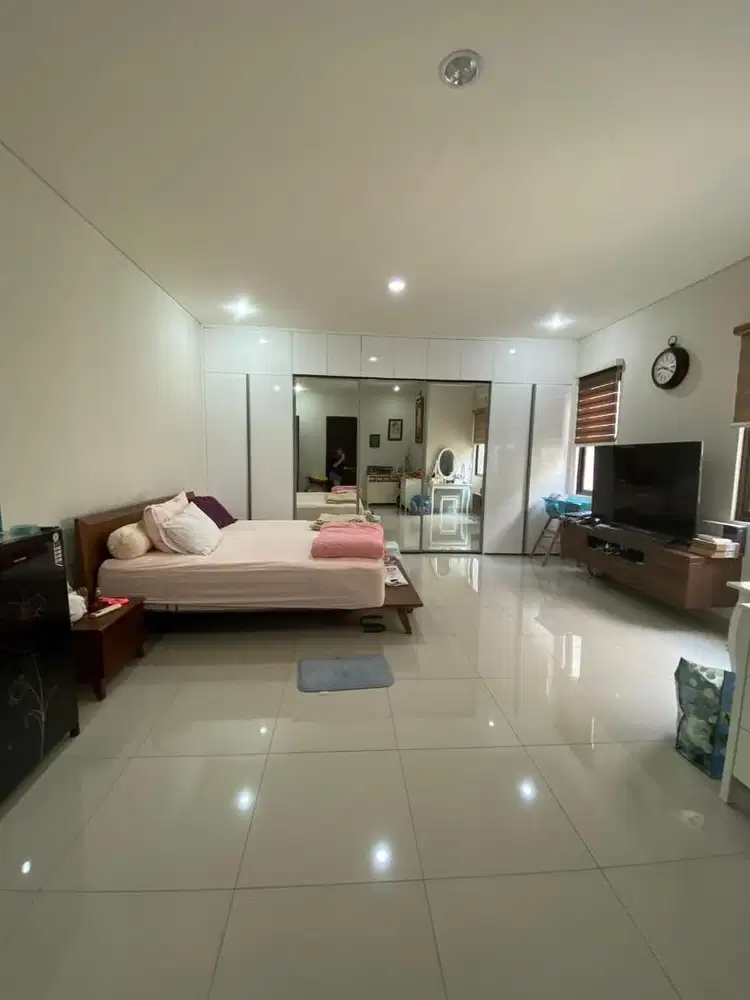 Rumah 2 lantai cluster prestigia BSD semi furnished  harga nego
