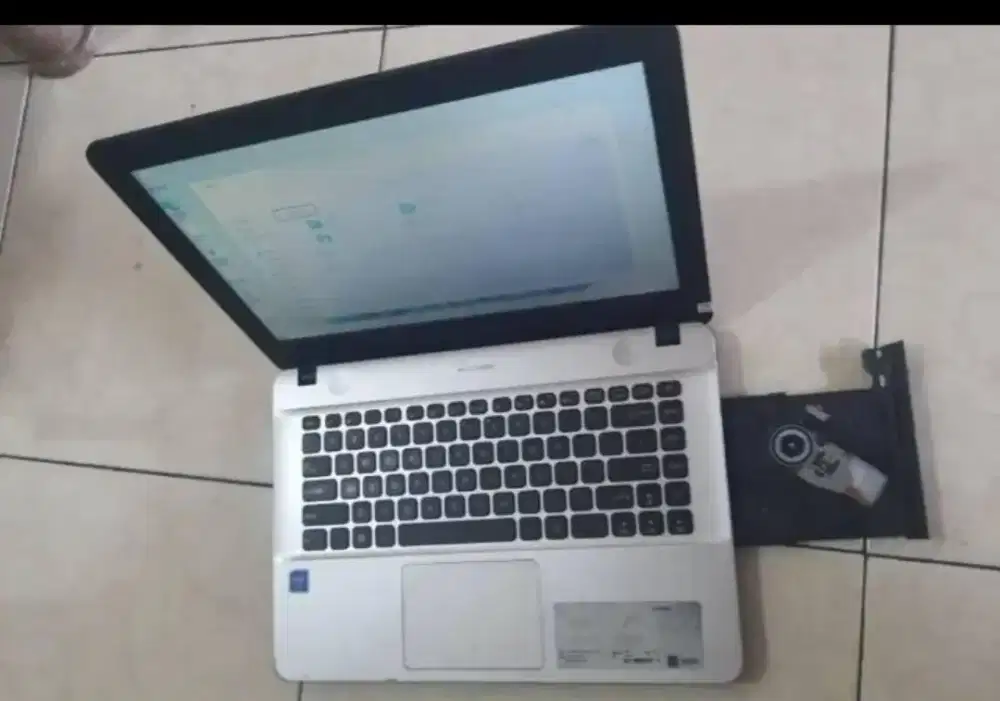 Laptop Axus X441M 14inch(1Tera)win 10+dvd room.Mulus ORi